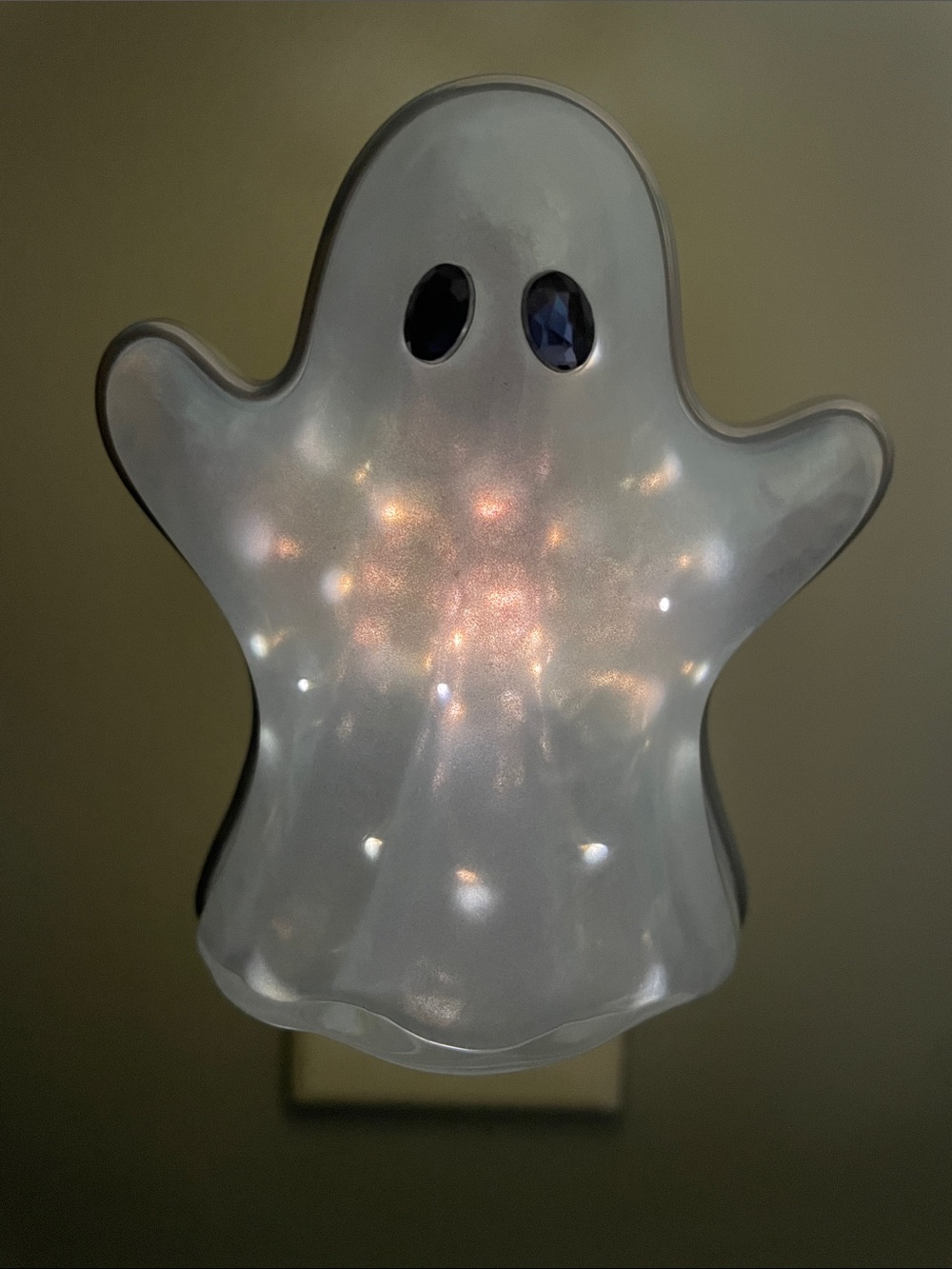Bath & Body Works White Glowing Ghost Plug-In Nightlight wall diffuser